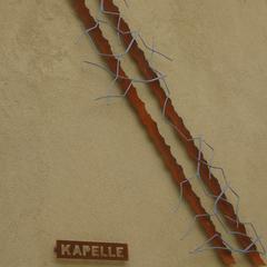 Die Skulptur "Da berühren sich Erde und Himmel" von Karl Schwediauer