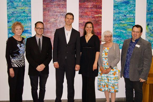 vlnr: GR Elfriede Bendl, Gregor-Anatol Bockstefl, Leiter LANGENZERSDORF MUSEUM, Rainer Kohut, Christina Leeb-Grill, Künstlerin Beatrix Kutschera, Franz Moser