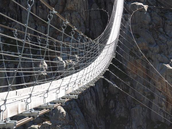 ThK Theologischer Fernkurs_Hängebruecke (c) ThK